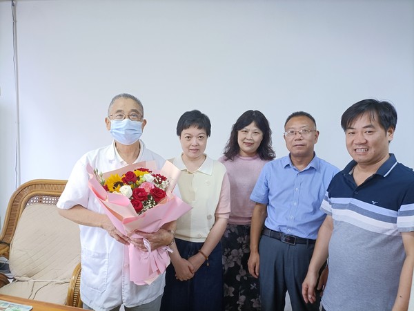 2023.8.19医师节 余世光.jpg